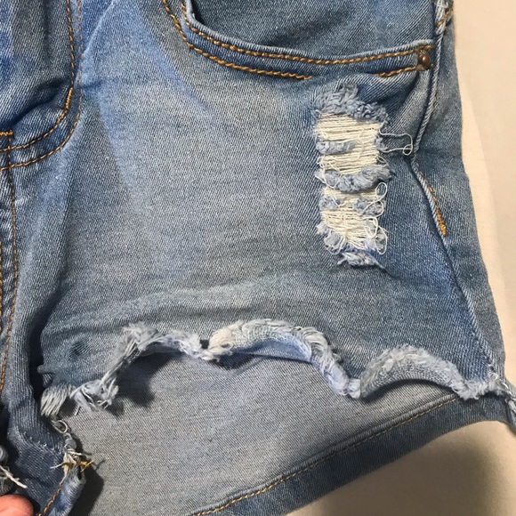 Distressed light wash high waisted shorts - Picture 2 of 5